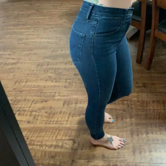 Levi’s - Picture 6 of 7